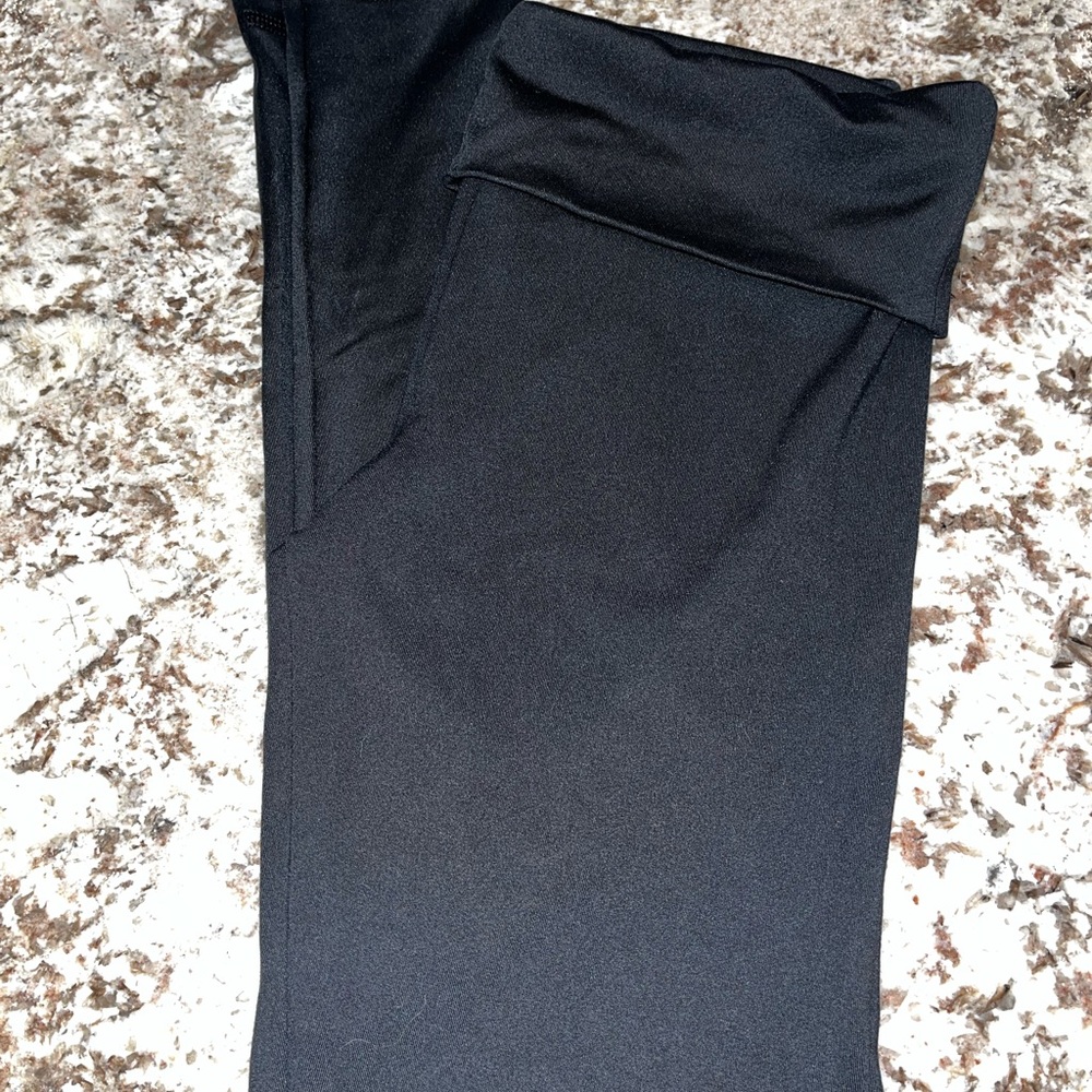 Womens size 4 Victoria’s Secret leggings NWT